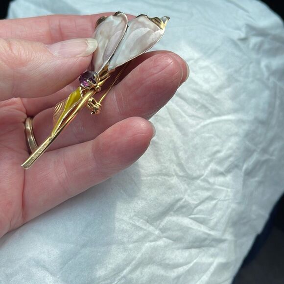 Vintage enamel metal puffed flower brooch. - Picture 6 of 9